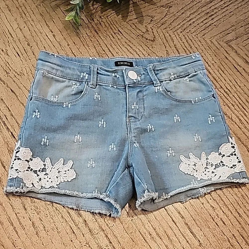 Girls blue Jean shorts with lace flower details size 8